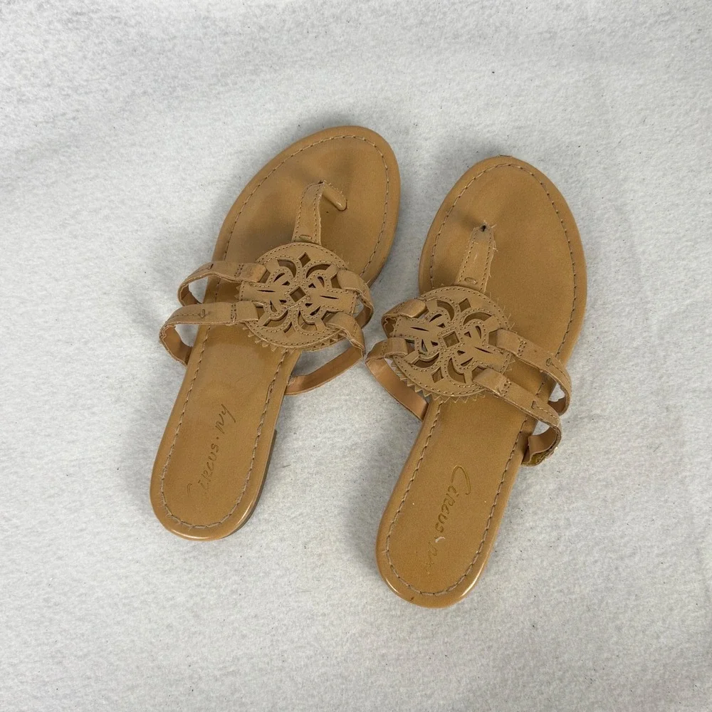 Circus NY Thong Sandals Womens 6 Medallion Laser Cut Tan Summer‎
